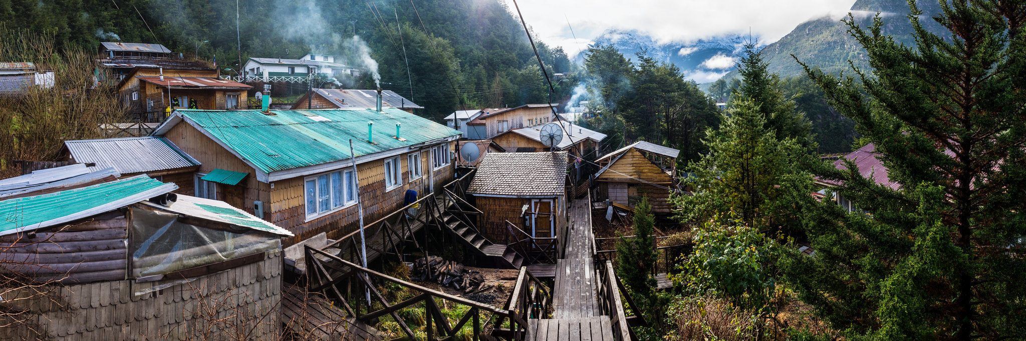 Casas de Caleta Tortel conectadas por escaleras