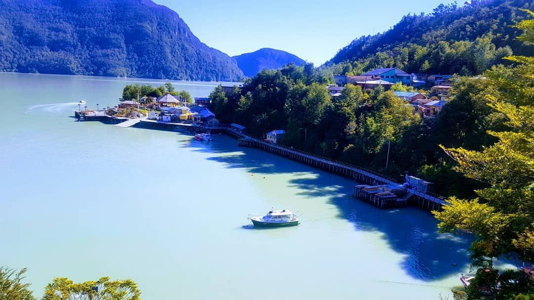 Canal de Caleta Tortel visto desde lo alto